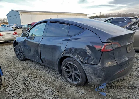 2025 Tesla Model Y from USA, damaged, VIN 7SAYGDEE5SA354577